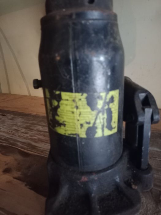 Автозапчасти. Домкрат