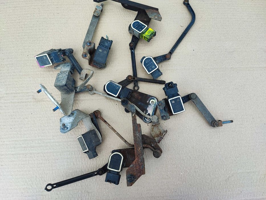 Датчик ниво масло на картера и ниво светлини и окачването от Мерцедес