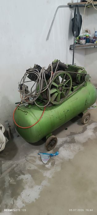 Kompressor 360/220 ideal holatda