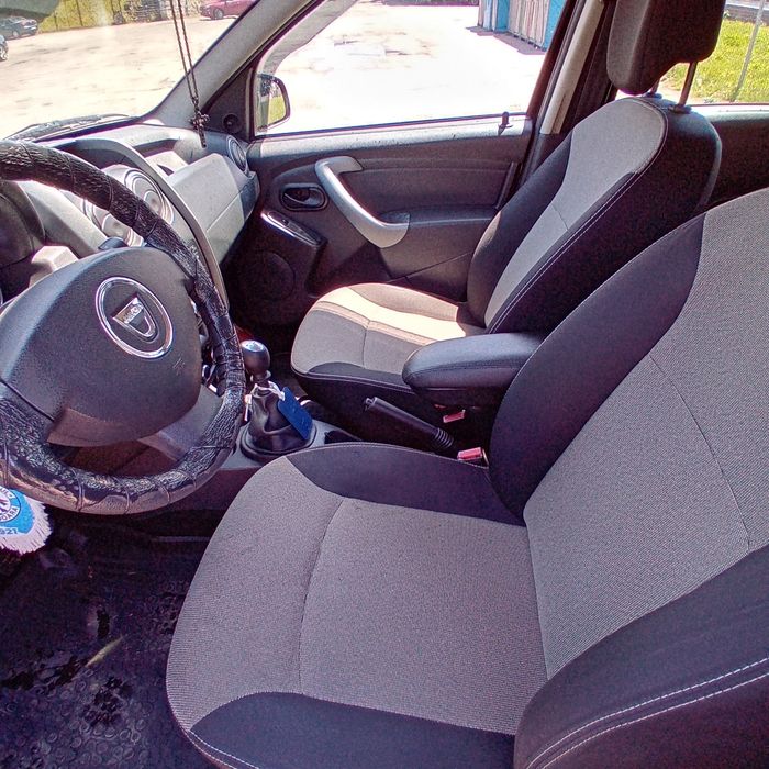 Vând Dacia Duster