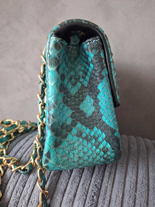 Продавам чанта на Chanel