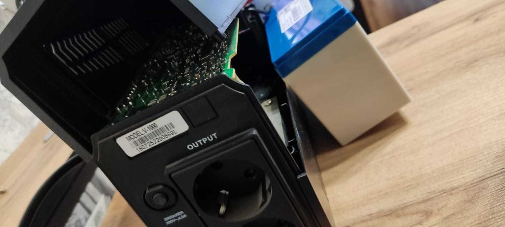 Продам источник бесперебойного питания (ИБП, УПС) б/у