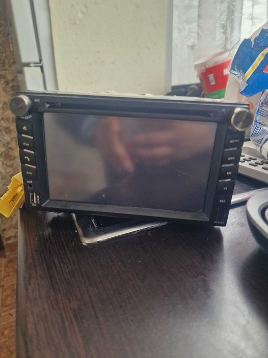 Автомобилна мултимедия с DVD, GPS навигация, радио и USB
