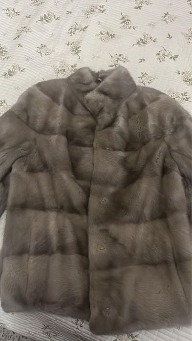 Норковая шуба продается