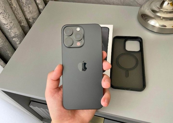 Vând Iphone 15 Pro Max