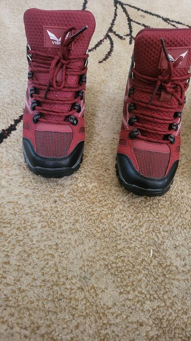 Продаётся ботинки