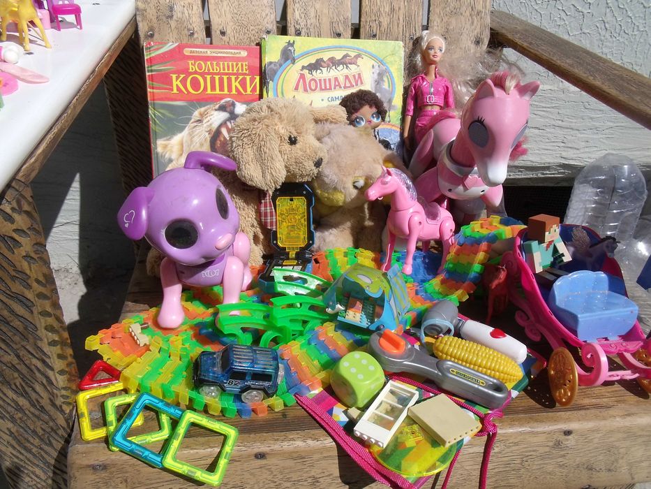 Игрушки детские и книжки