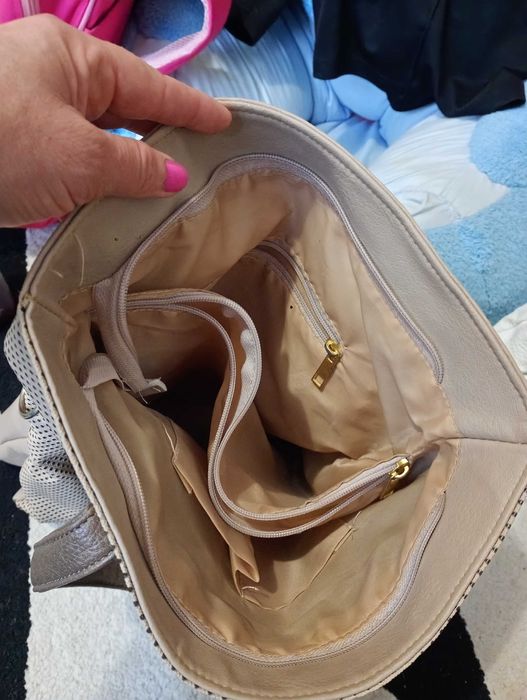 Дамска чанта актуален модел.