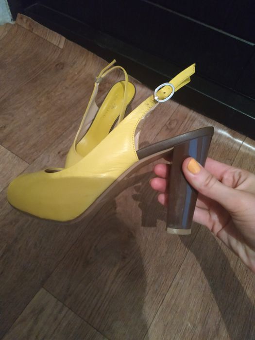 Босоножки.      .