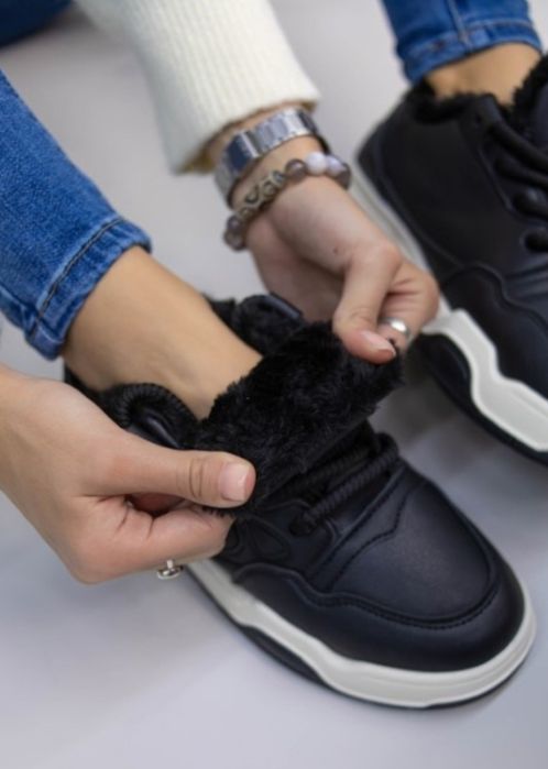 Кроссовки зимние.