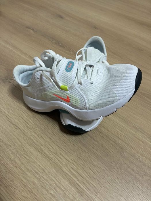 Дамски маратонки nike