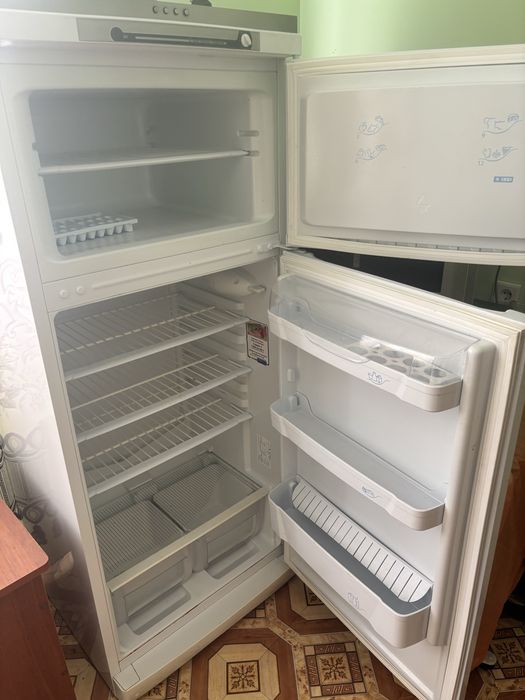 Продам холодильник Indesit