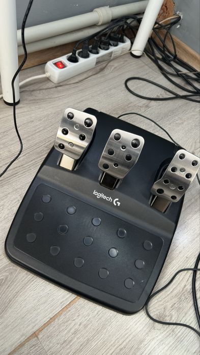 Волан Logitech G29+шифтър КАТО НОВИ Playstation 4 / Playstation 5 / PC