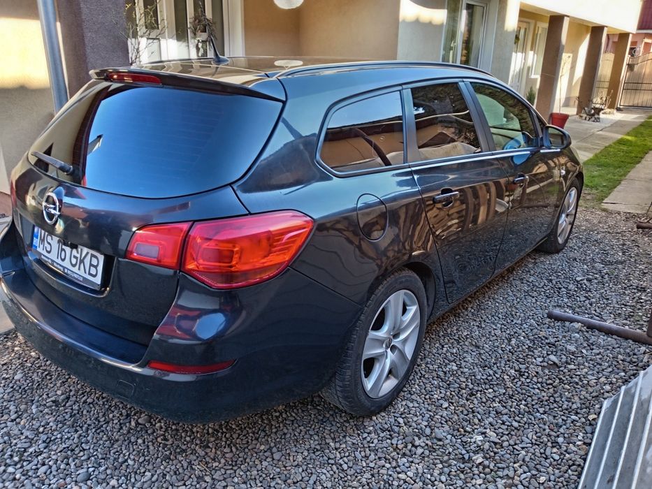 Opel astra j Sports Tourer 2011 euro 5