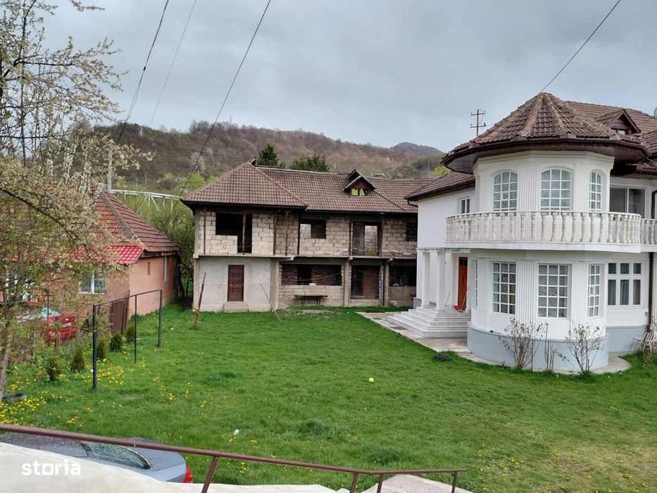 Casa cu 5 camere + teren intravilan de 1209 mp in Iscroni- Aninoasa