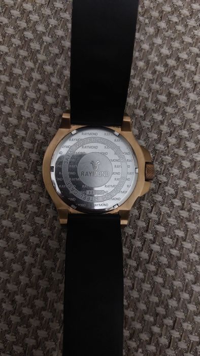 Продам часы Raymond
