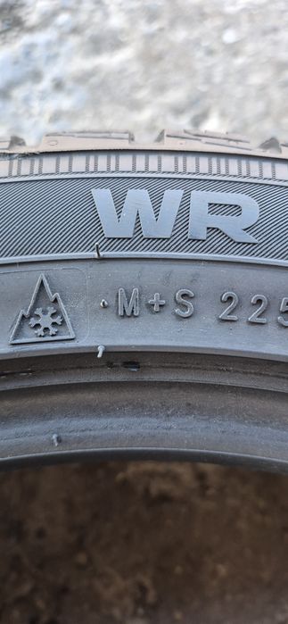 4 anvelope iarna Nokian,fata 225/45/17,spate 245/40/17.Pret/bucata.