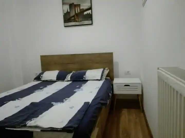 Închiriez apartament ultracentral ultramodern cu parcare privata
