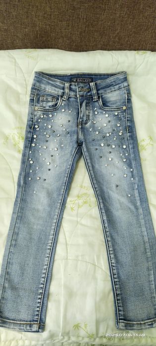 Продам джинсы на девочку