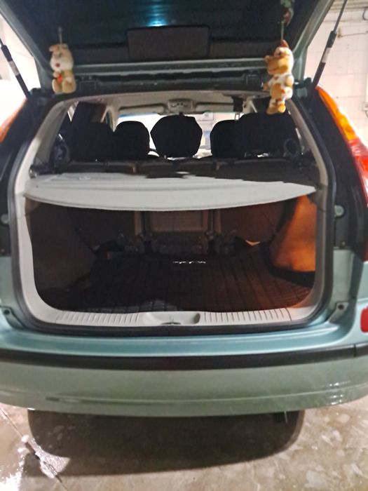 Ниссан Альмеро Тино.