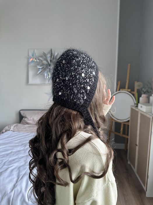 Вязанные чепчики ручной работы