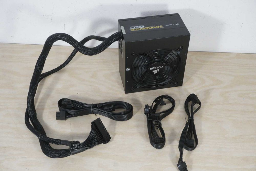 Захранване 550W Corsair Vengeance 550M PSU / Вкл.ДДС