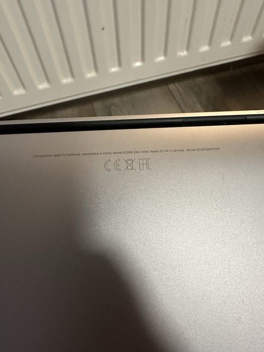 MacBook 13” 2020(A2289) functional, defect Backlight / Touch Bar