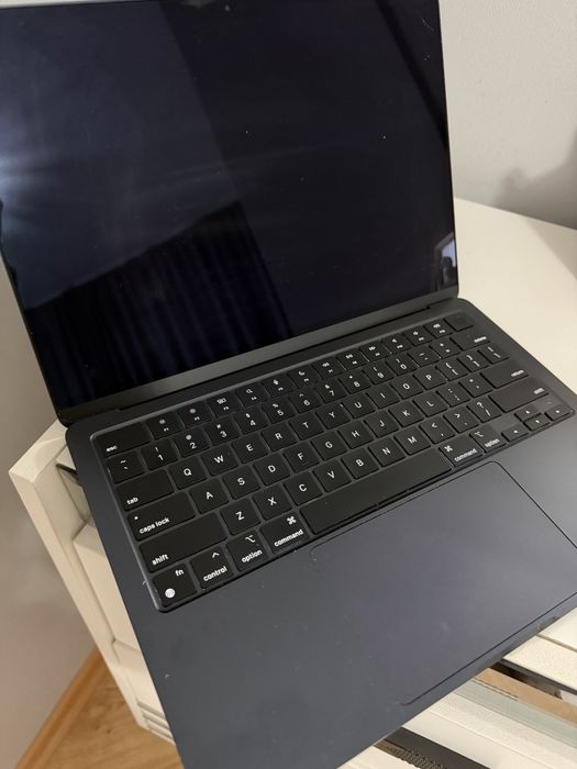 MacBook Air M2, 8гб