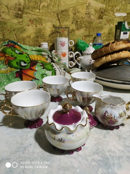 Продается  фарфоровый сервиз японский  редкий , кофейный сервиз японск