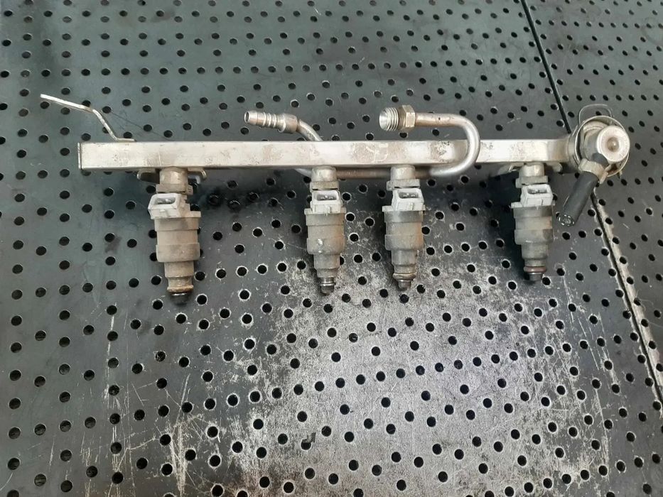 rampa cu injectoare audi a4 b5 1.6b adp