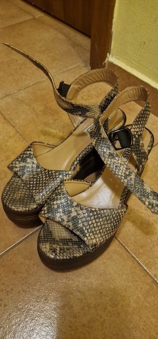 Обувки на висока платформа