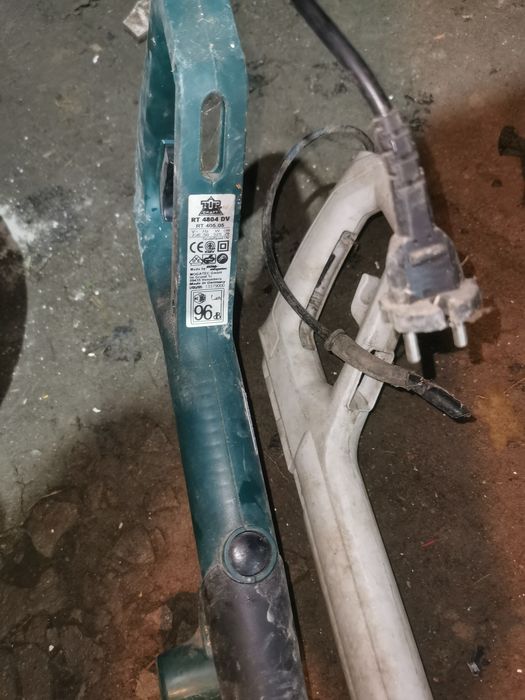 mașină de tuns iarba