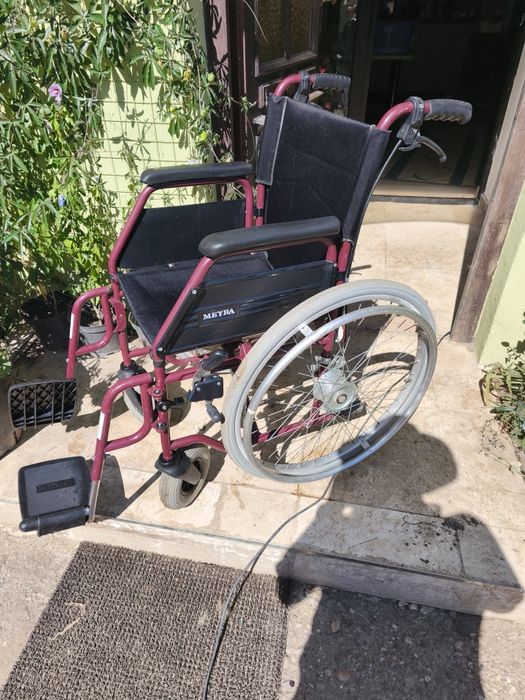Scaun cu rotile pentru handicap