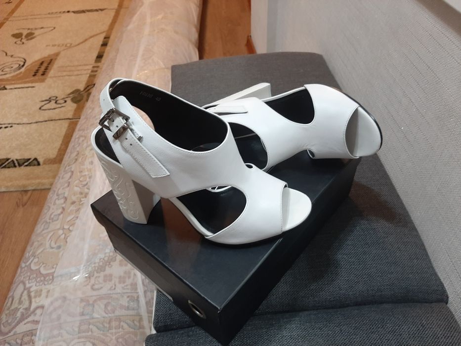 Босоножки   кожаные 40 размер