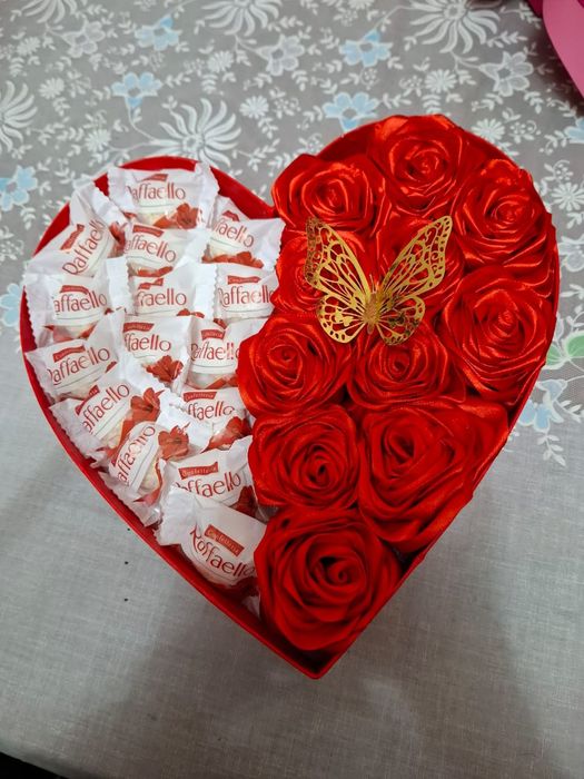 Подарочный бокс с атласными розами