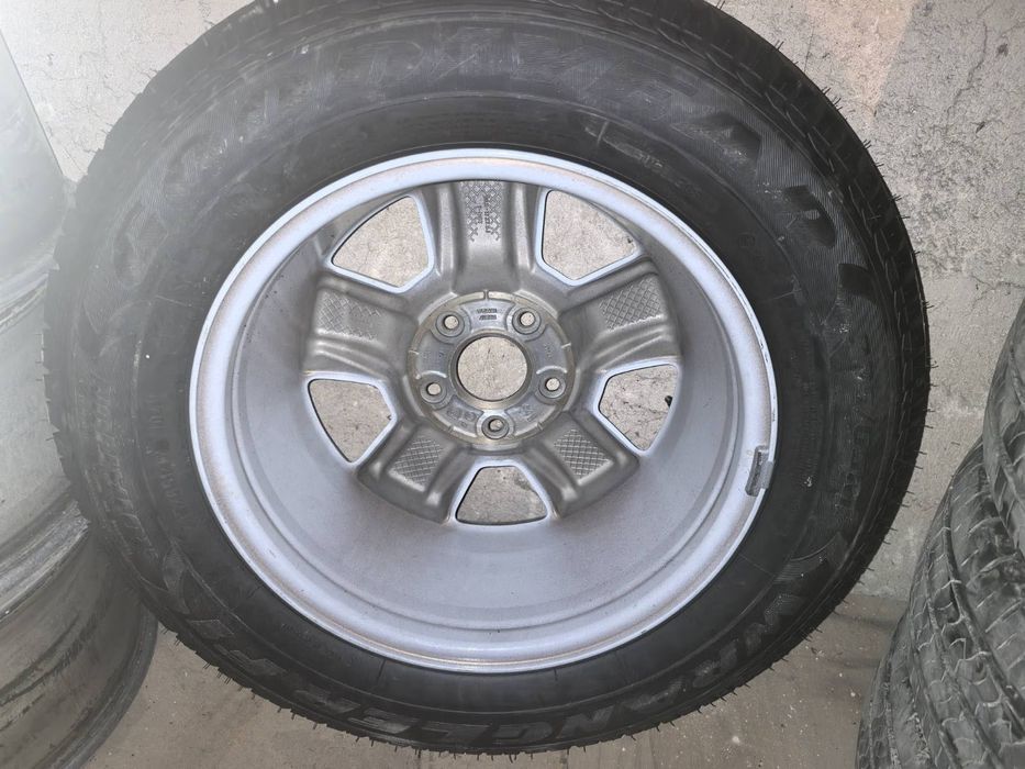 Гума за Grand Cherokee 5x127 резервна чисто нова.