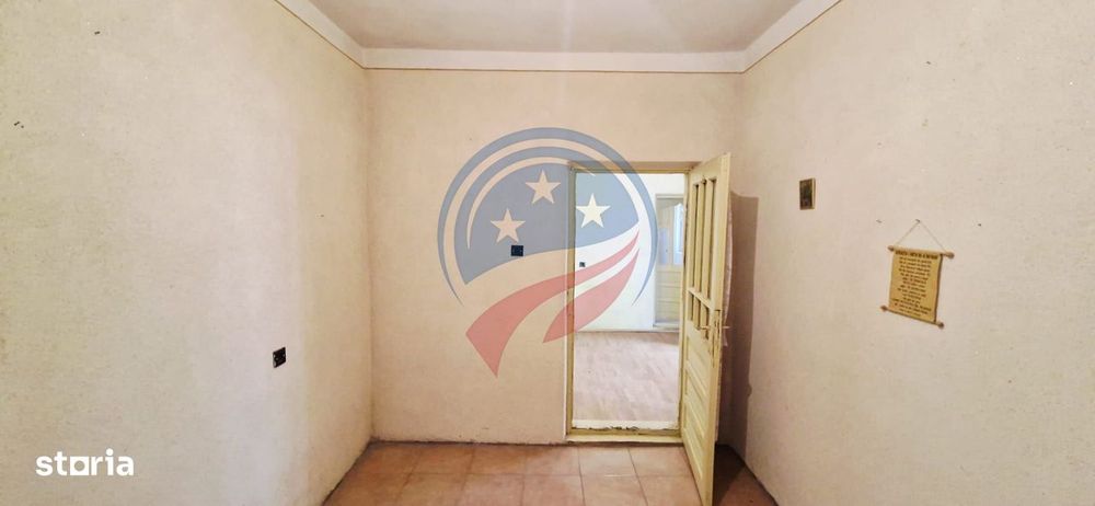 Casa Bradesti  teren  intravilan 7952 mp  deschidere 33 m la DE 70