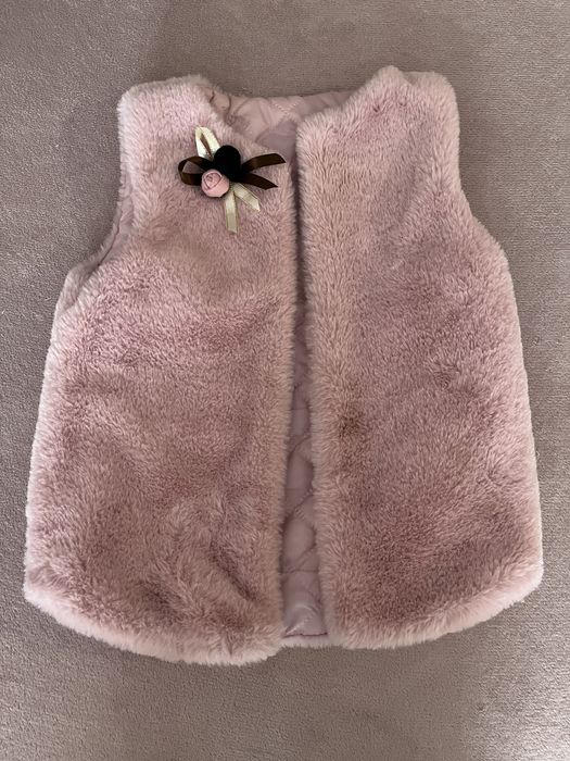 Пухкави елеци за момиче