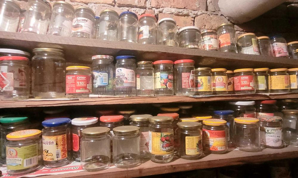 Продавам бурканчета с винт