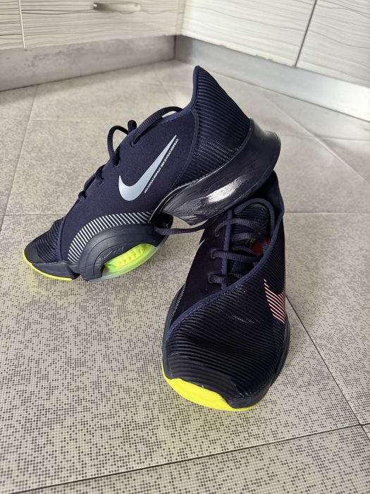 Nike маратонки.