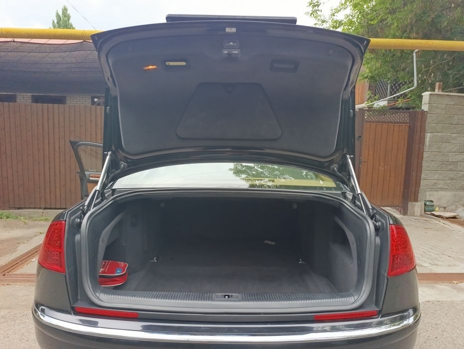 AUDI A8 QUATTRO V8  Full options.