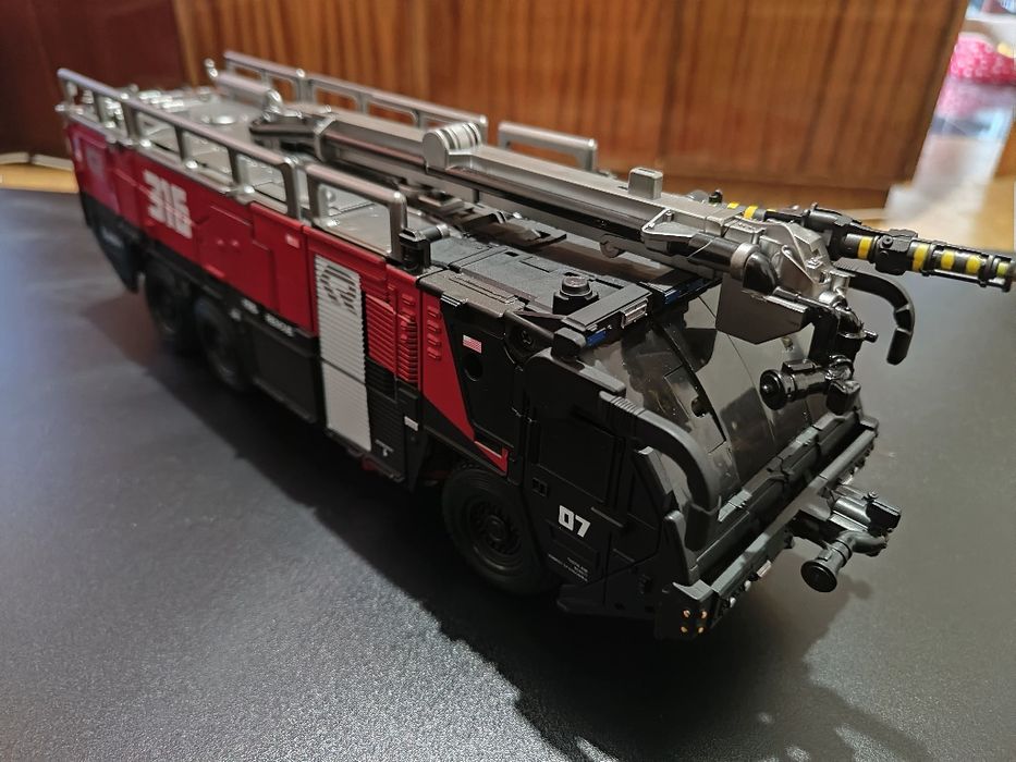 OV-01 BMB Оголемена Фигура на Sentinel Prime/Transformers