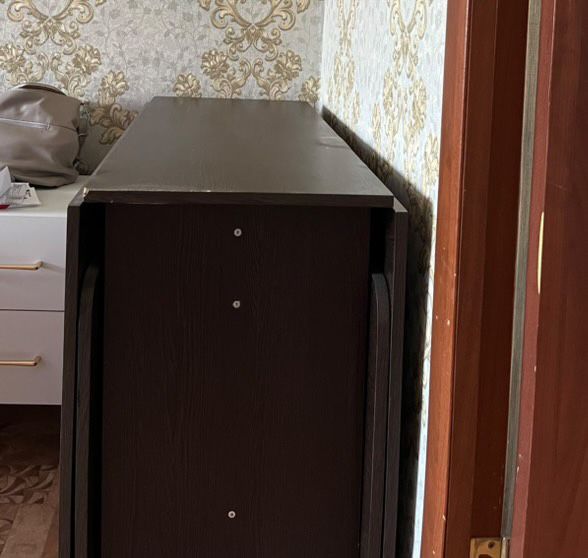 Стол для гостинный