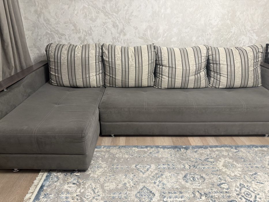 Продам диван в хорошем состоянии.