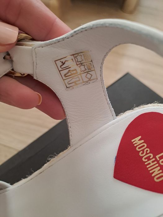 Love Moschino 170 лв.