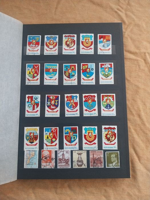 Clasor cu timbre vechi Românești și Străine de colecție.