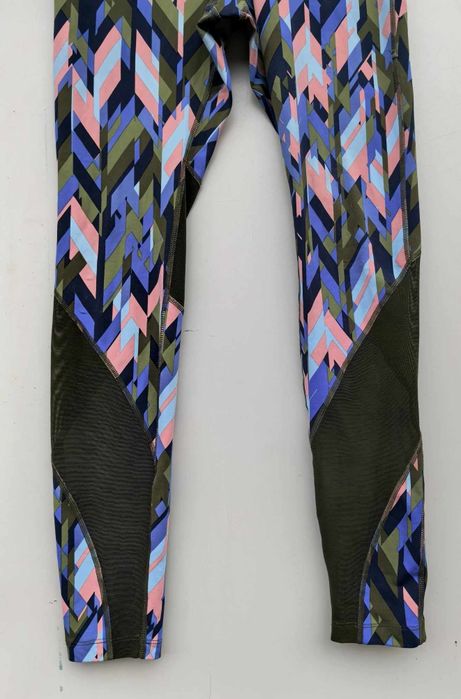 Nike oригинален дамски клин М размер