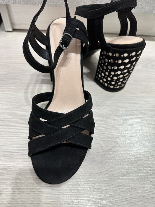 Босоножки очень красивые