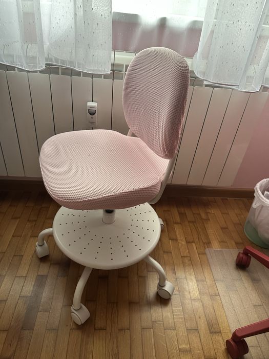Продавам ученически стол VIMUND ИКЕА