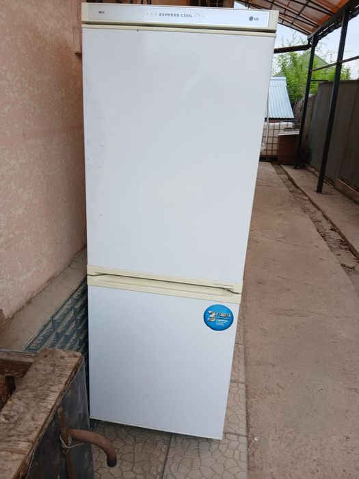 Холодильник LG в очень хорошем состоянии